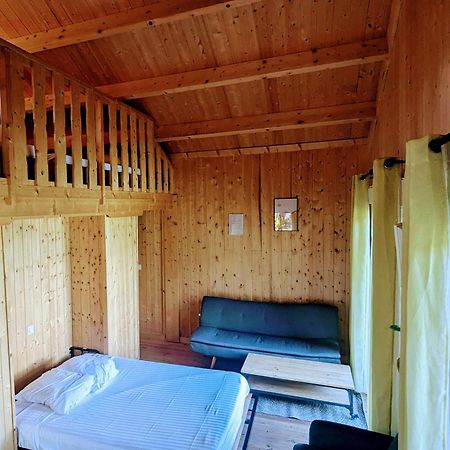 Cabanes Et Lodges Du Belvedere Serrieres-sur-Ain Ngoại thất bức ảnh