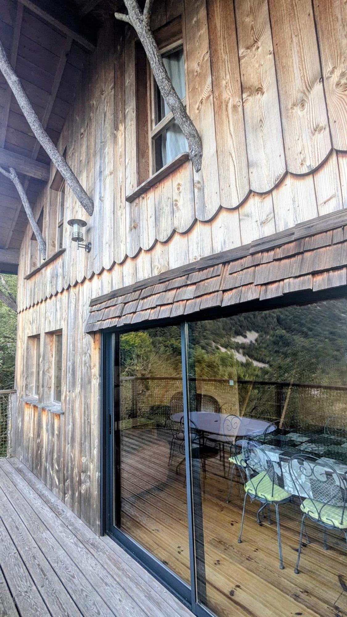 Cabanes Et Lodges Du Belvedere Serrieres-sur-Ain Ngoại thất bức ảnh