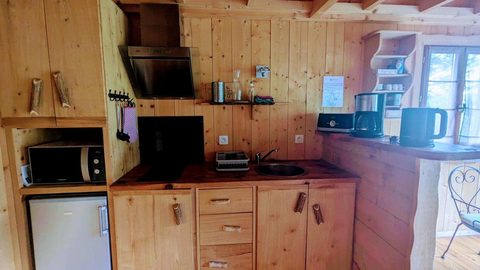 Cabanes Et Lodges Du Belvedere Serrieres-sur-Ain Ngoại thất bức ảnh