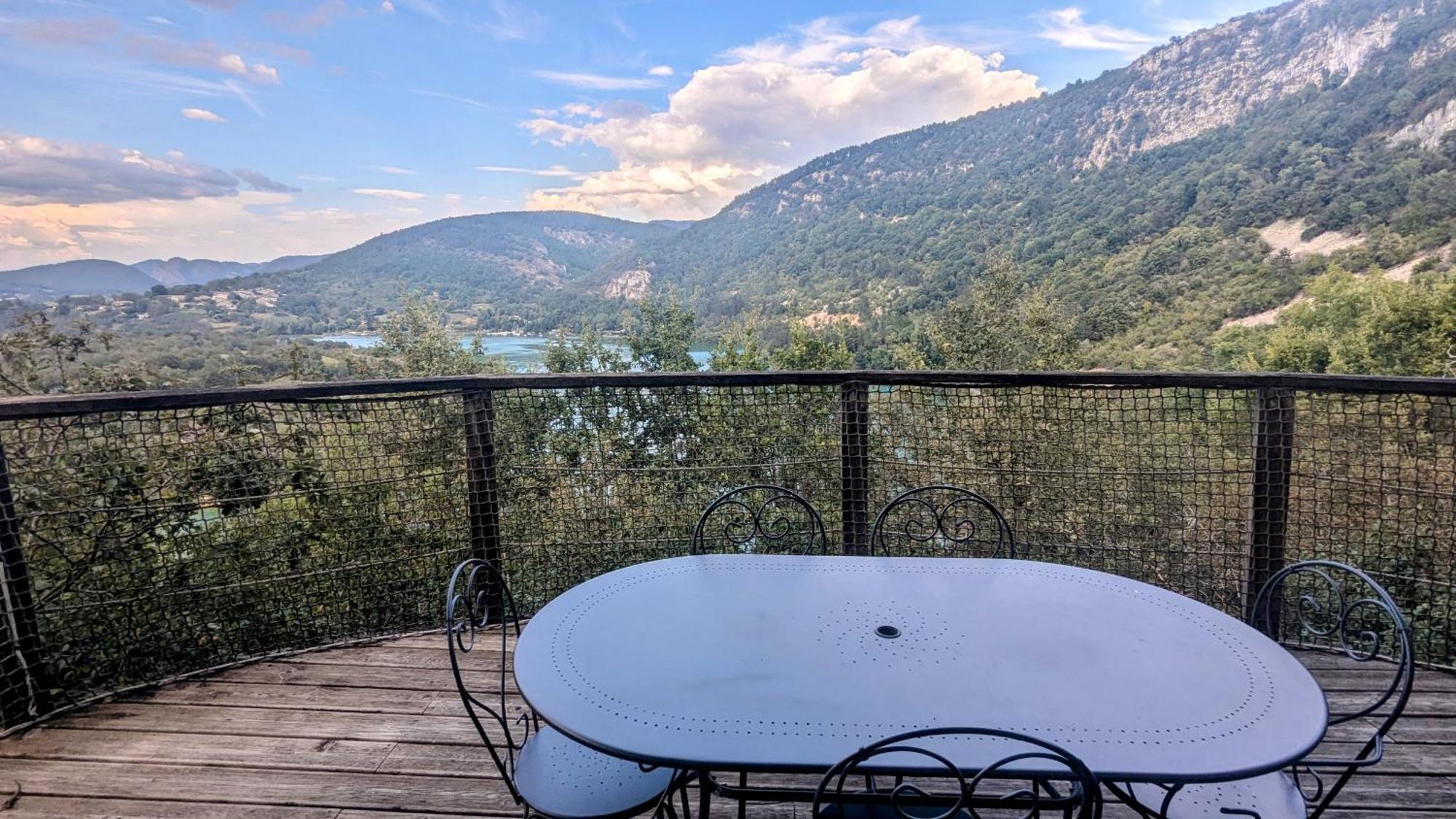 Cabanes Et Lodges Du Belvedere Serrieres-sur-Ain Ngoại thất bức ảnh