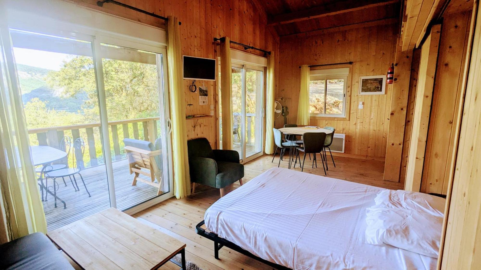 Cabanes Et Lodges Du Belvedere Serrieres-sur-Ain Ngoại thất bức ảnh