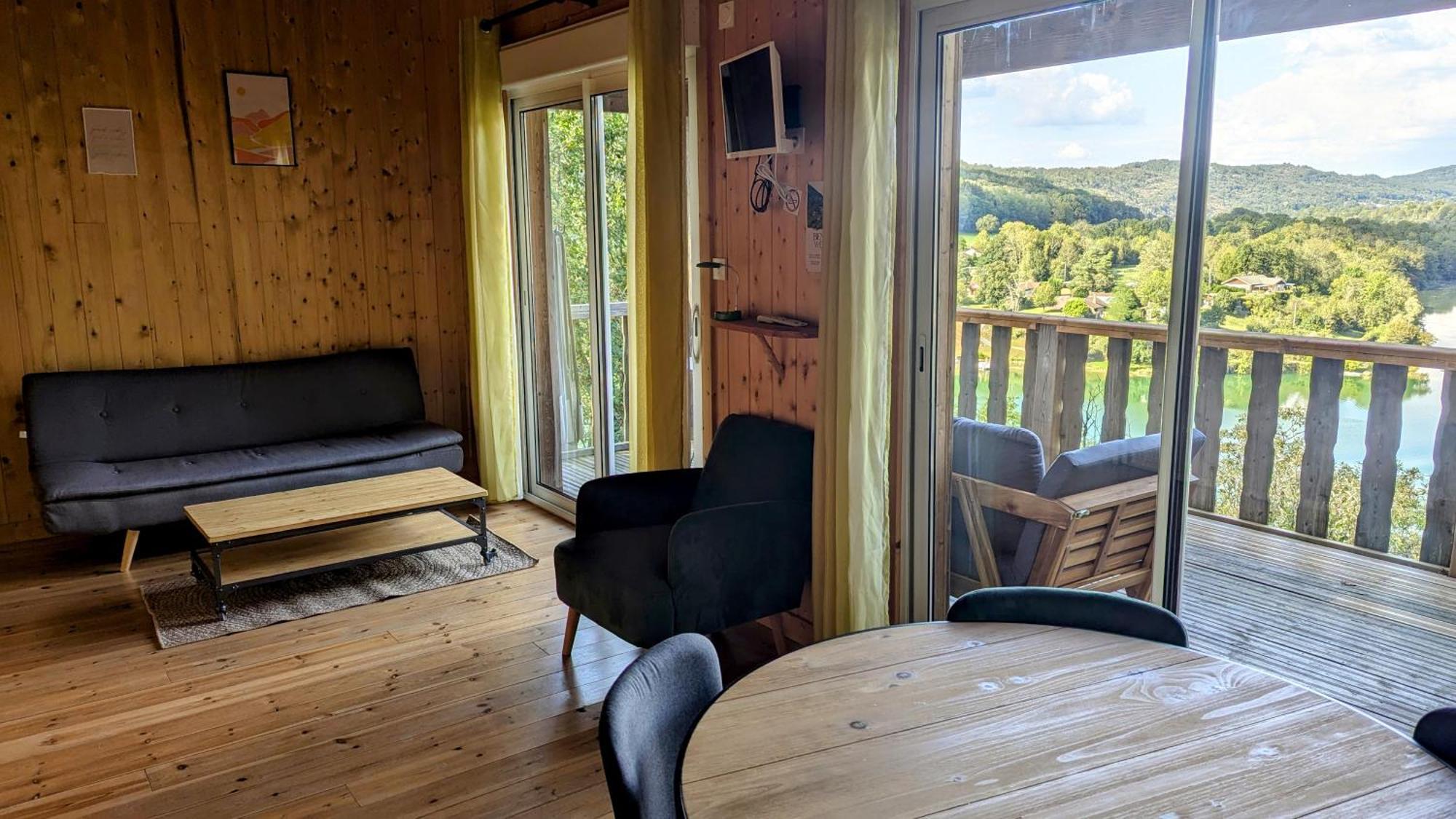 Cabanes Et Lodges Du Belvedere Serrieres-sur-Ain Ngoại thất bức ảnh