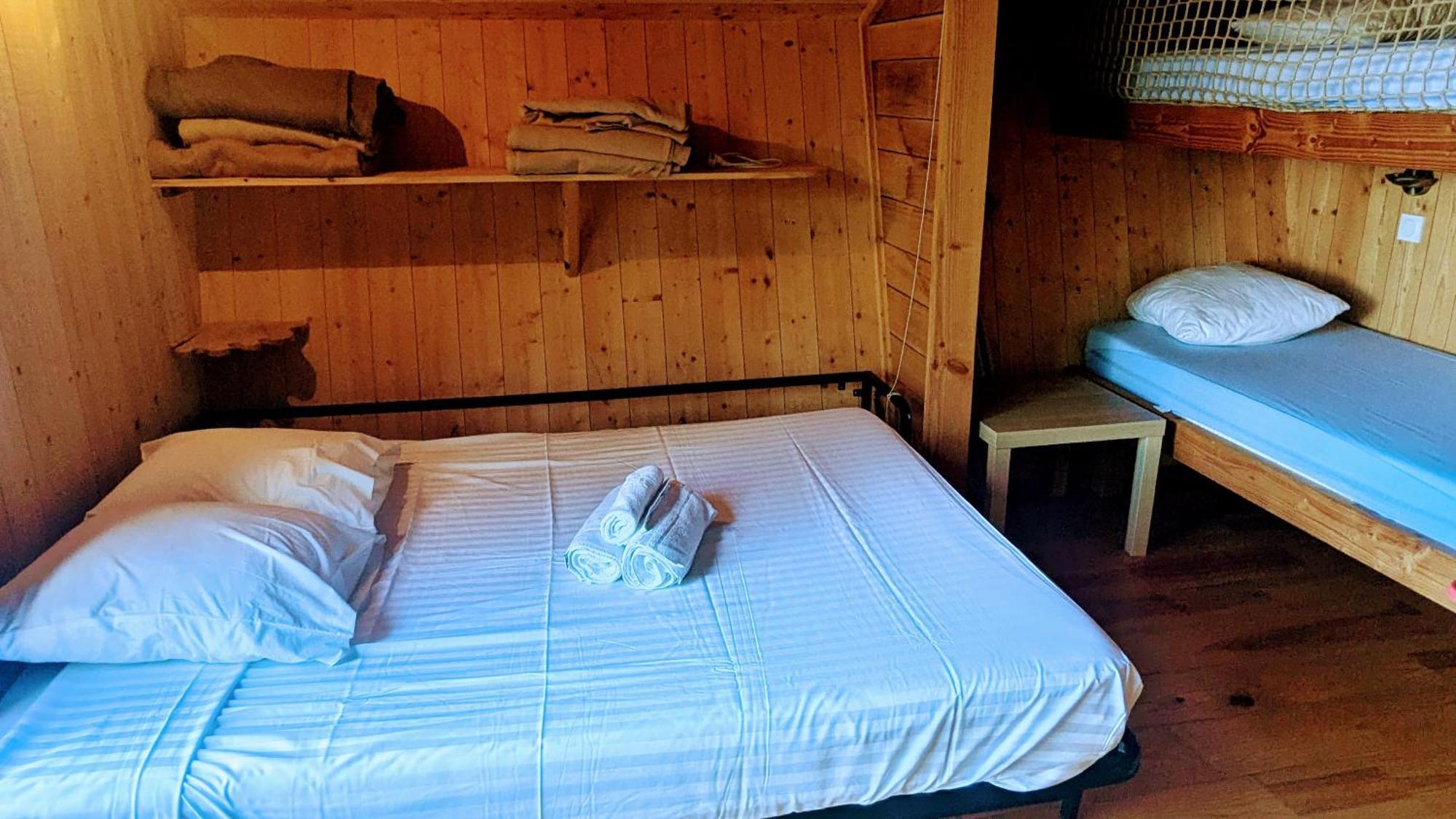 Cabanes Et Lodges Du Belvedere Serrieres-sur-Ain Ngoại thất bức ảnh