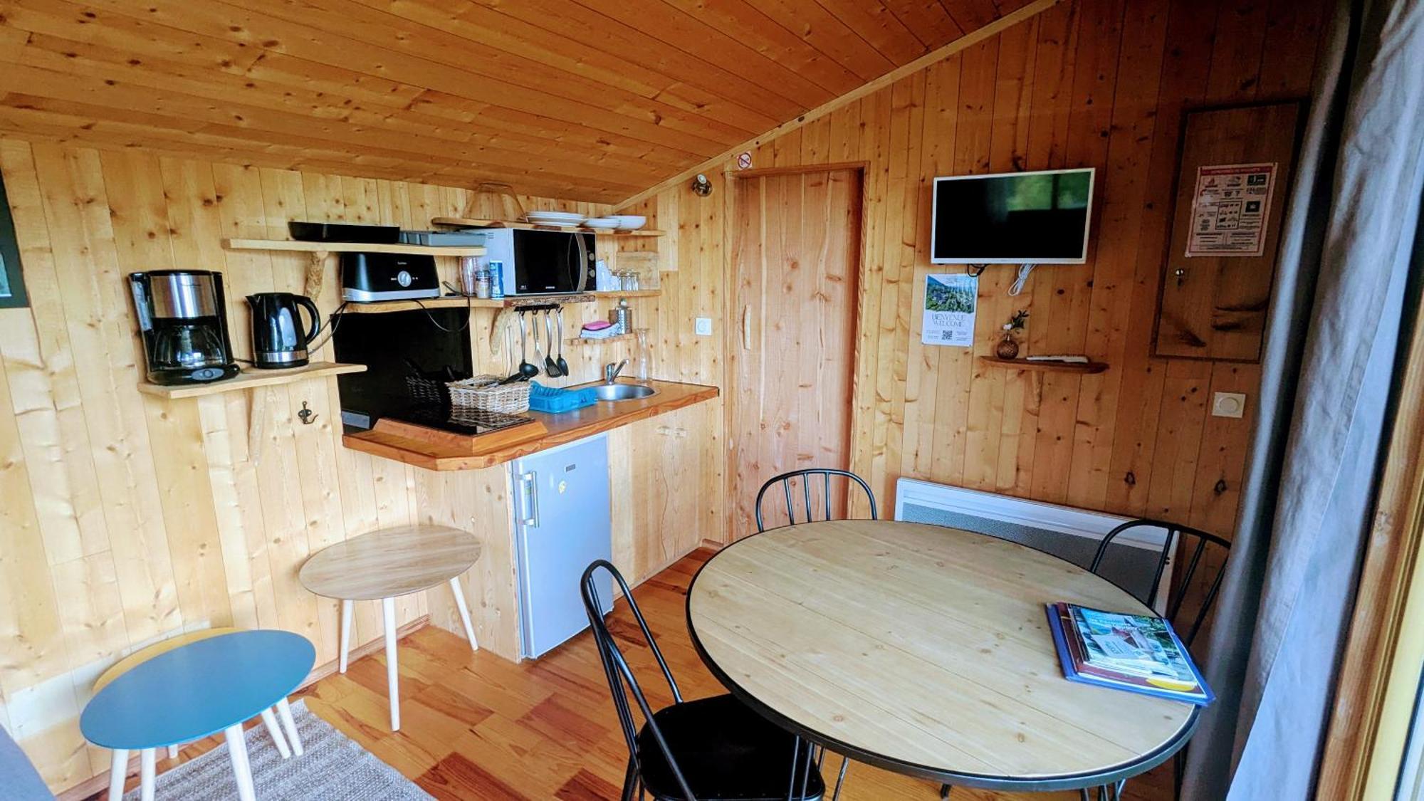 Cabanes Et Lodges Du Belvedere Serrieres-sur-Ain Ngoại thất bức ảnh