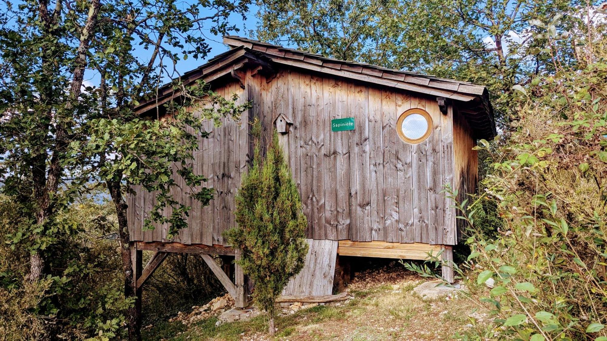 Cabanes Et Lodges Du Belvedere Serrieres-sur-Ain Ngoại thất bức ảnh