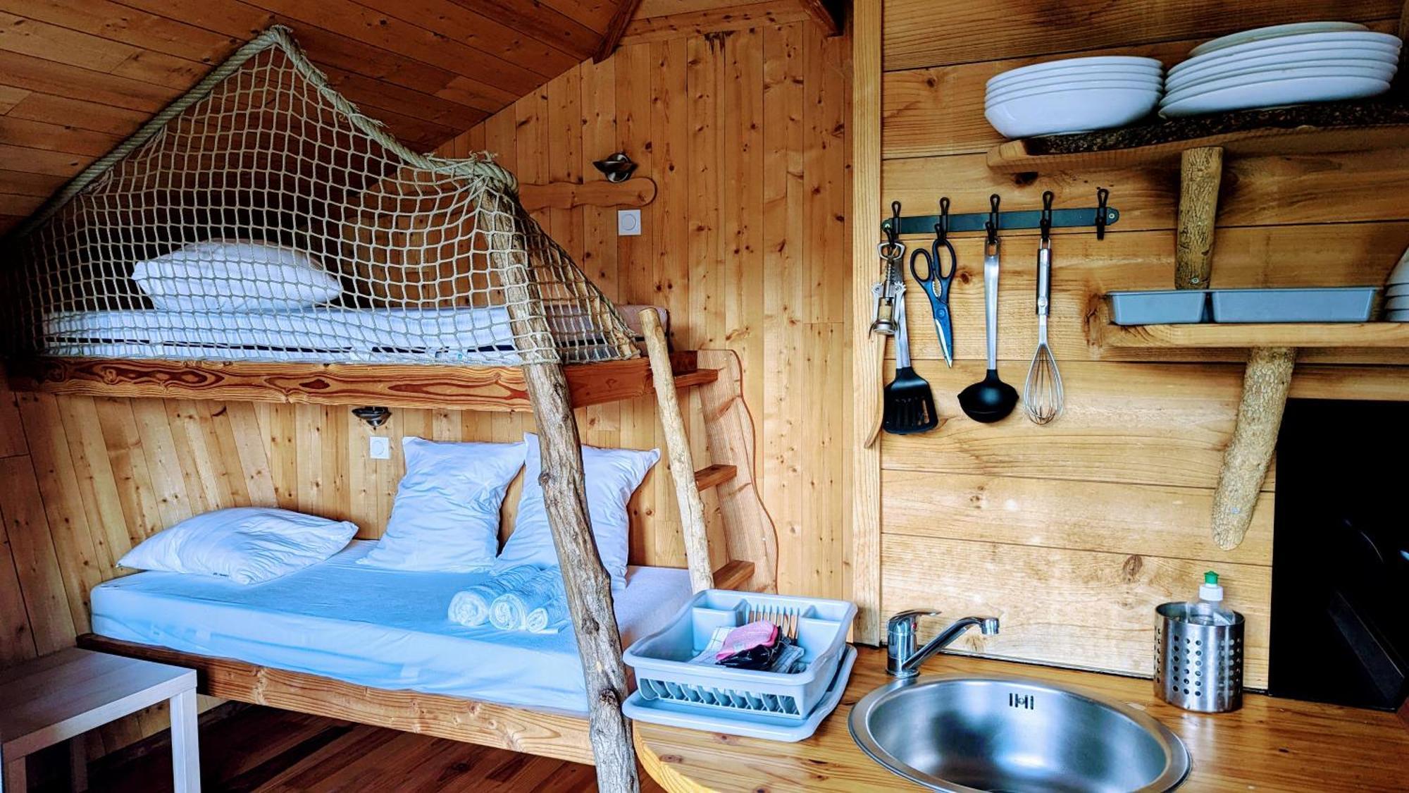 Cabanes Et Lodges Du Belvedere Serrieres-sur-Ain Ngoại thất bức ảnh