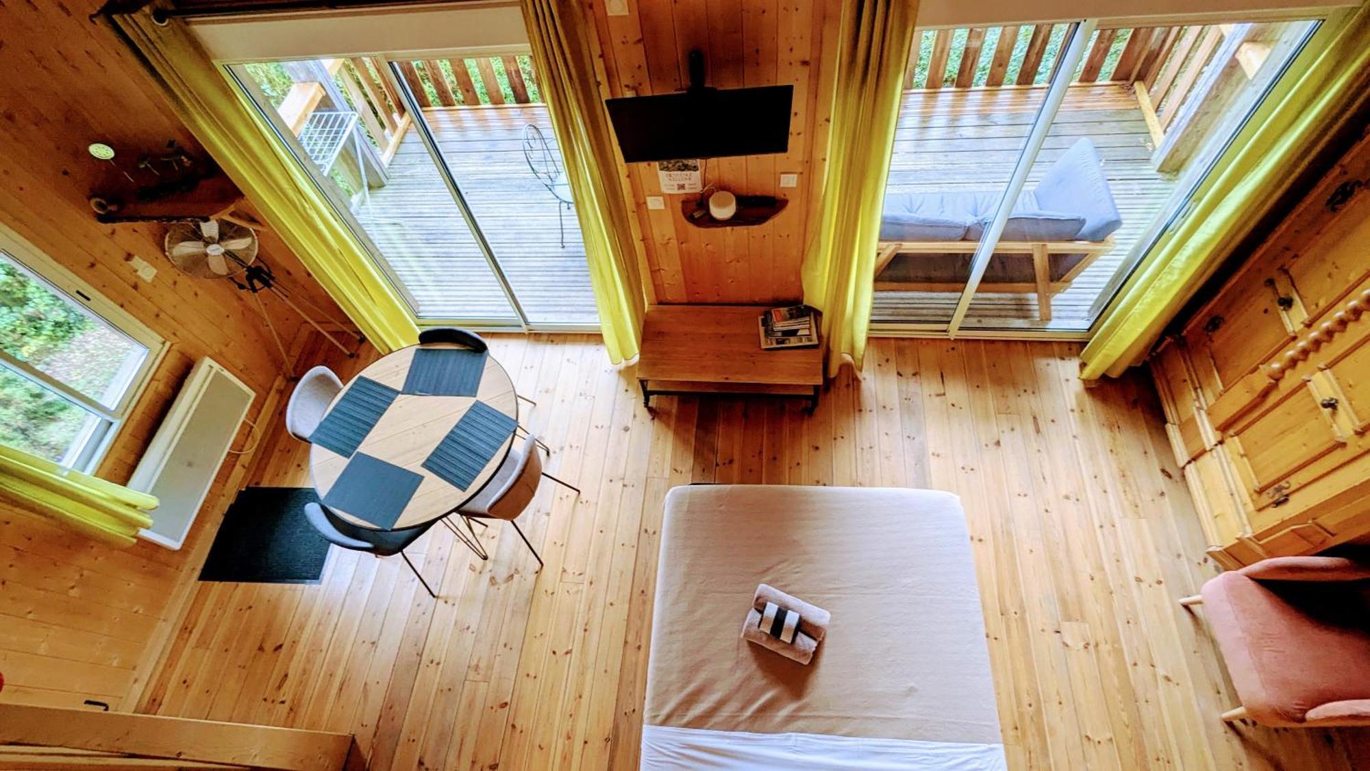 Cabanes Et Lodges Du Belvedere Serrieres-sur-Ain Ngoại thất bức ảnh