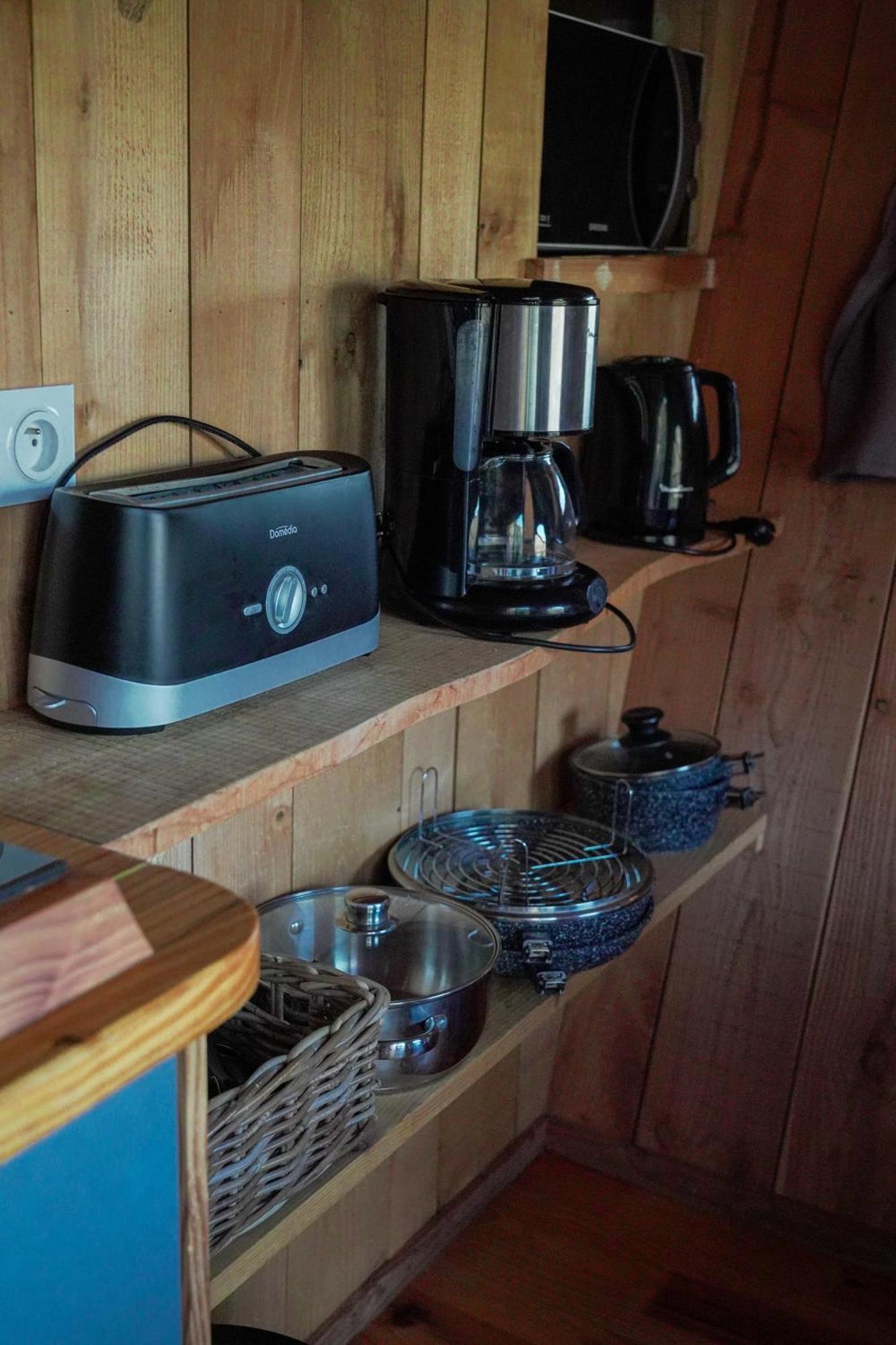 Cabanes Et Lodges Du Belvedere Serrieres-sur-Ain Ngoại thất bức ảnh