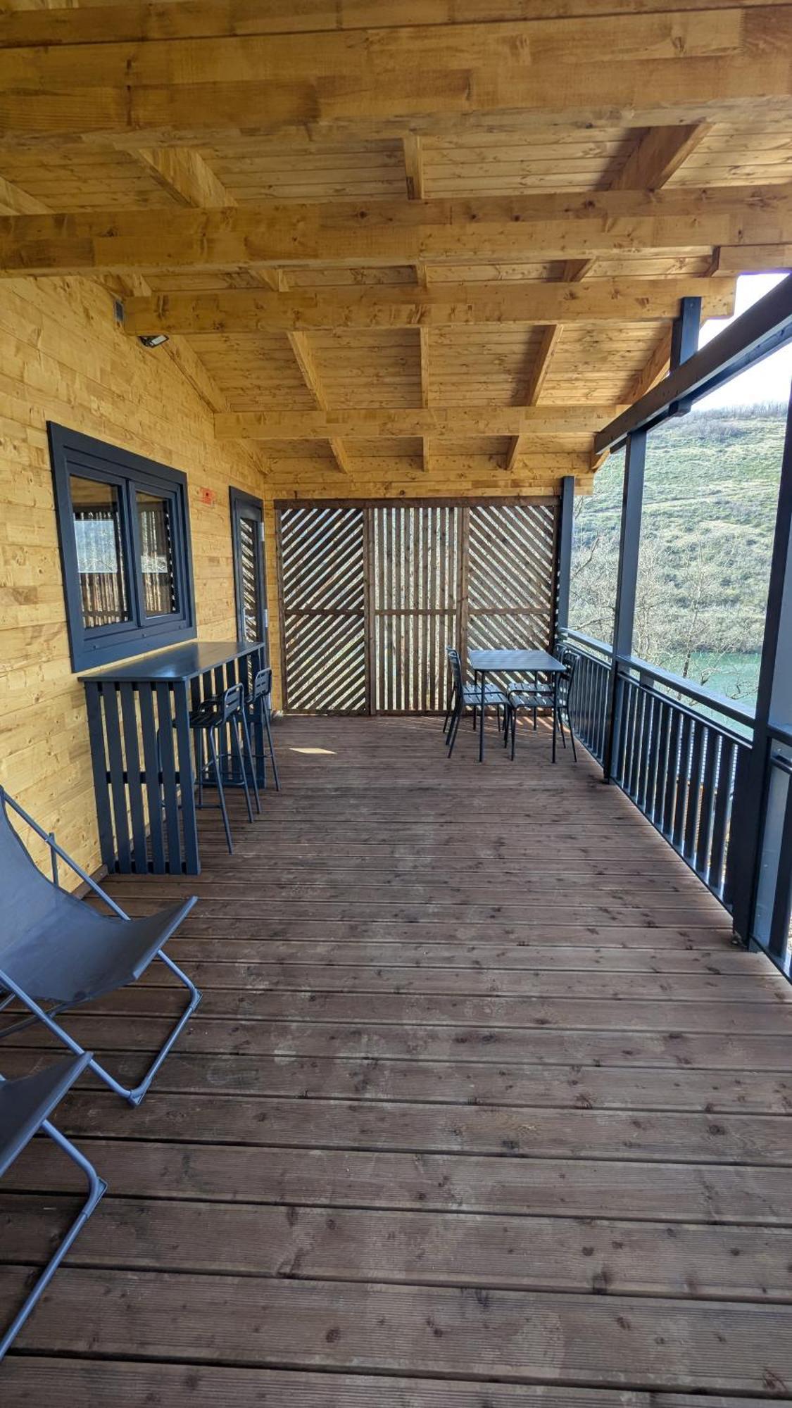 Cabanes Et Lodges Du Belvedere Serrieres-sur-Ain Ngoại thất bức ảnh