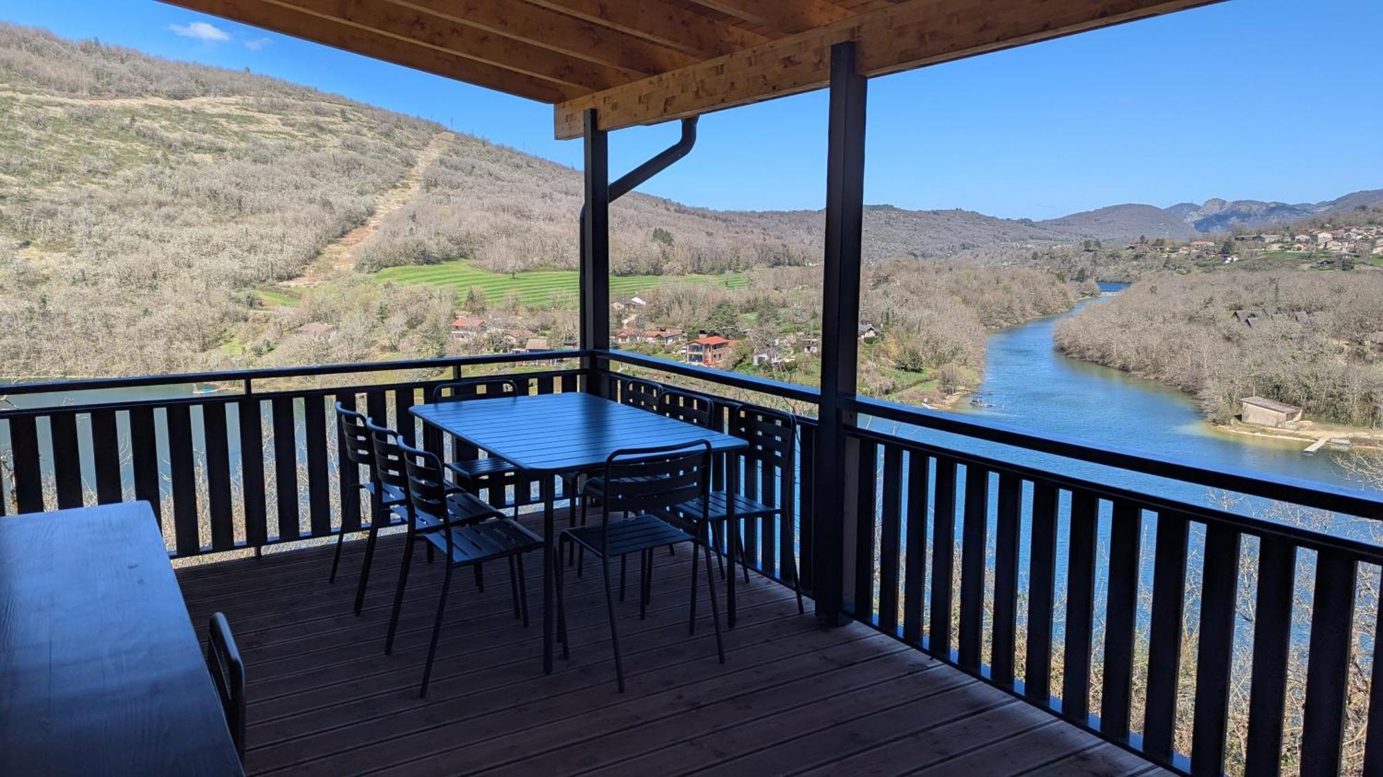 Cabanes Et Lodges Du Belvedere Serrieres-sur-Ain Ngoại thất bức ảnh