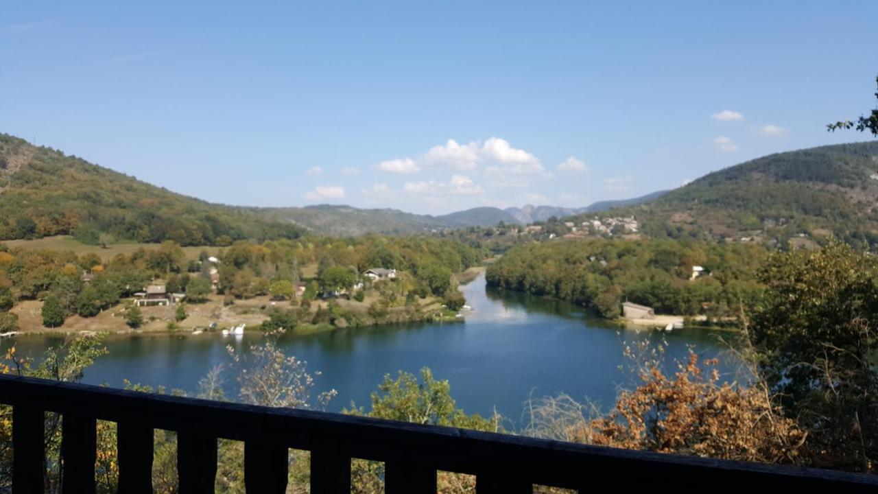 Cabanes Et Lodges Du Belvedere Serrieres-sur-Ain Ngoại thất bức ảnh