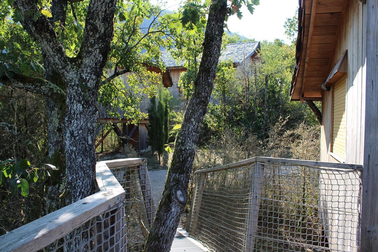 Cabanes Et Lodges Du Belvedere Serrieres-sur-Ain Ngoại thất bức ảnh